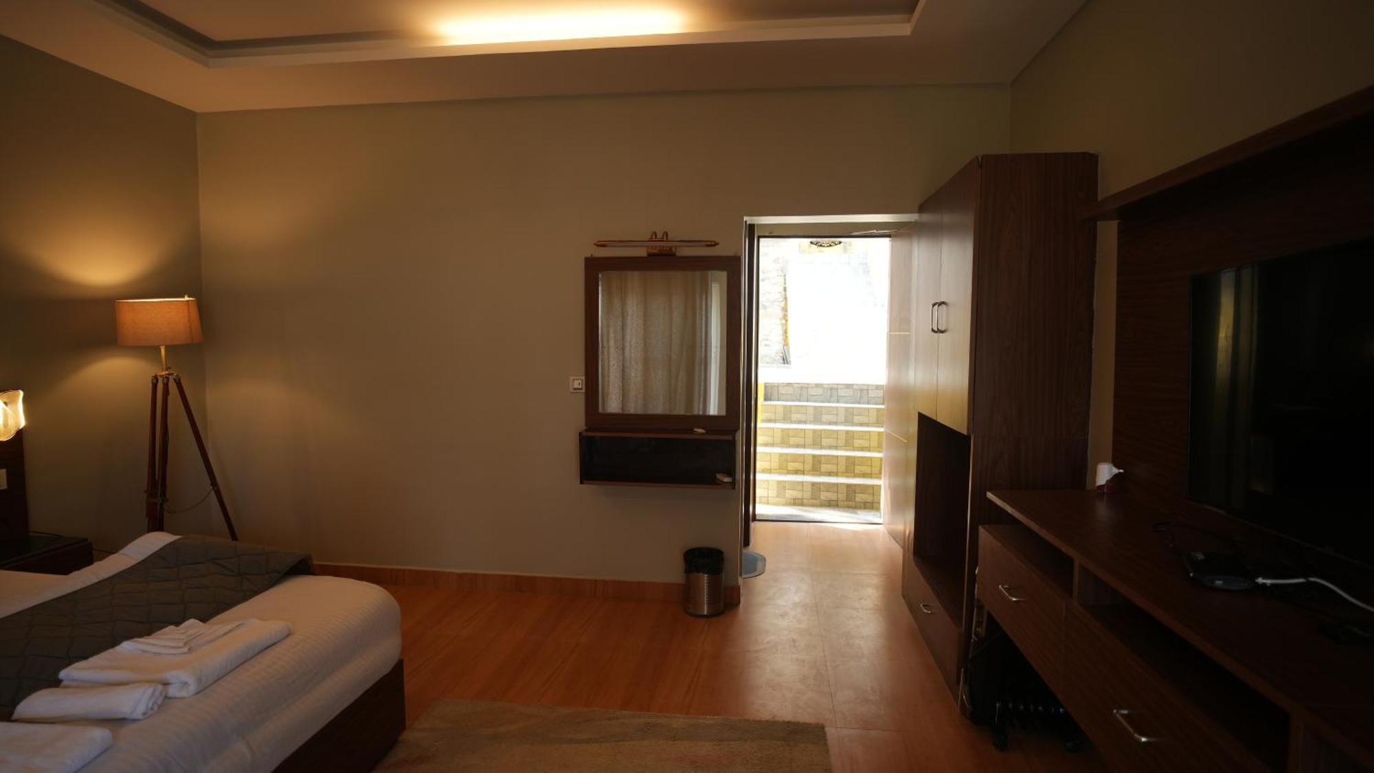 The Foresta By Orchid Hospitality & Holidays Hotell Mukteshwar Exteriör bild